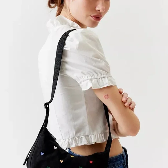 BAGGU Small Crescent Heart Bag New with Tags ♥️💙💛💚 - Picture 2 of 5